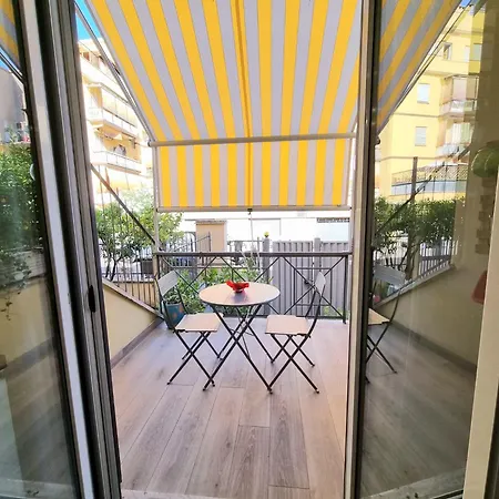 Lt Domus Roma.... A Due Passi Dal Centro Apartman